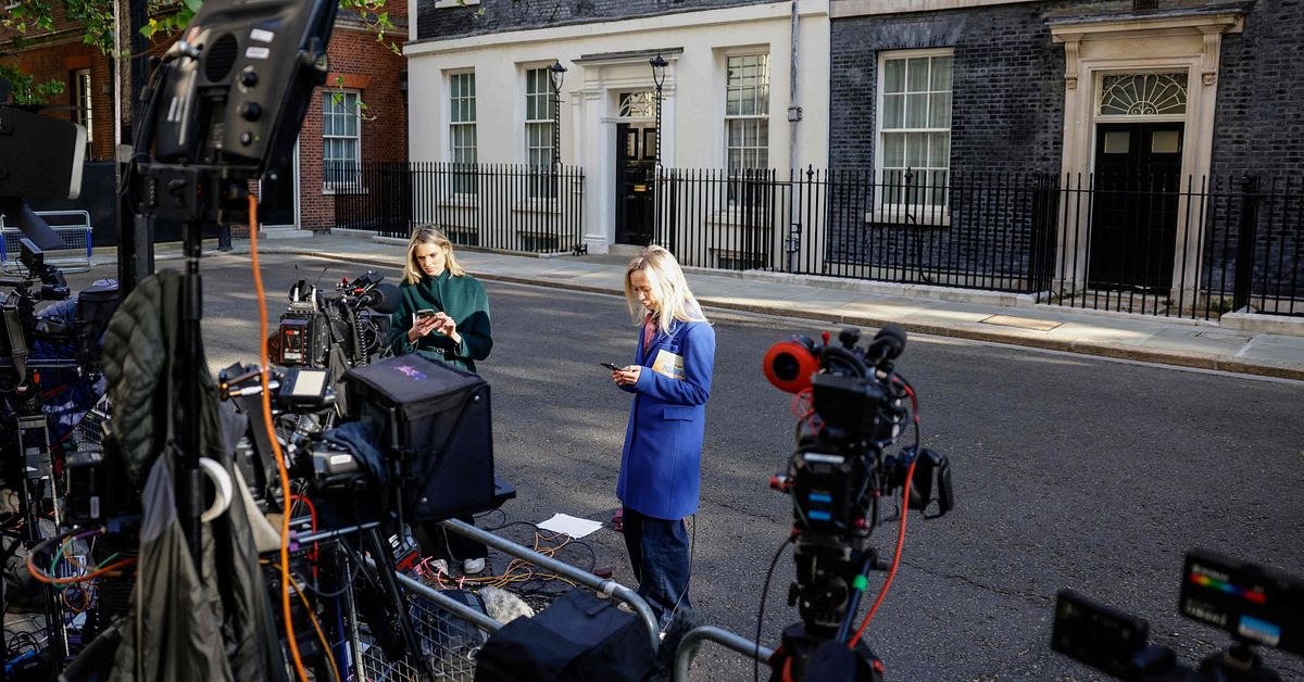 Keir Starmer pressas att avg&aring; &ndash; m&ouml;ter ministrarna