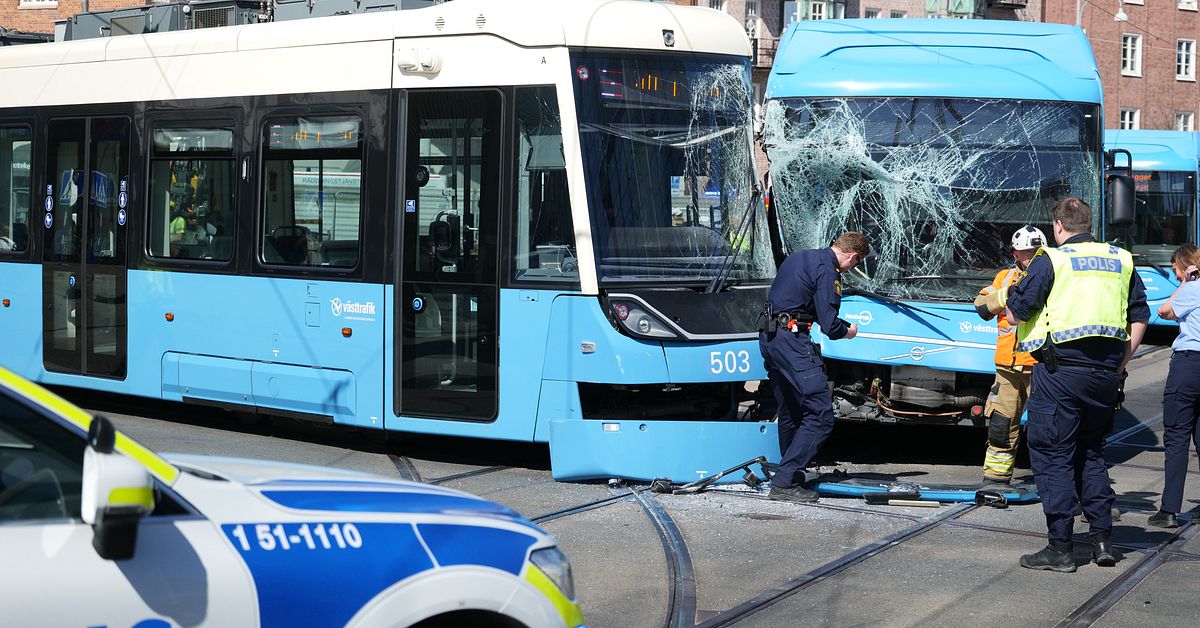 Buss och sp&aring;rvagn i krock vid Korsv&auml;gen