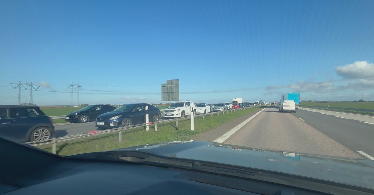 L&aring;nga k&ouml;er p&aring; E6 efter trafikolycka