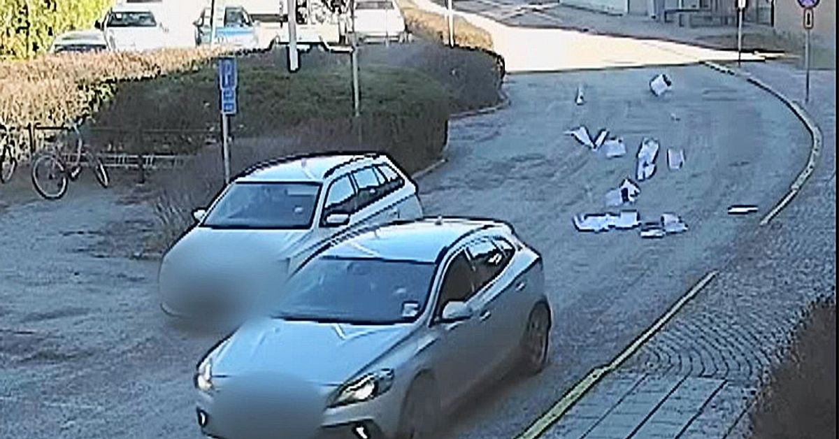 Man spred antisemitiska budskap utanf&ouml;r polishuset i Nyk&ouml;ping &ndash; d&ouml;ms till v&aring;rd