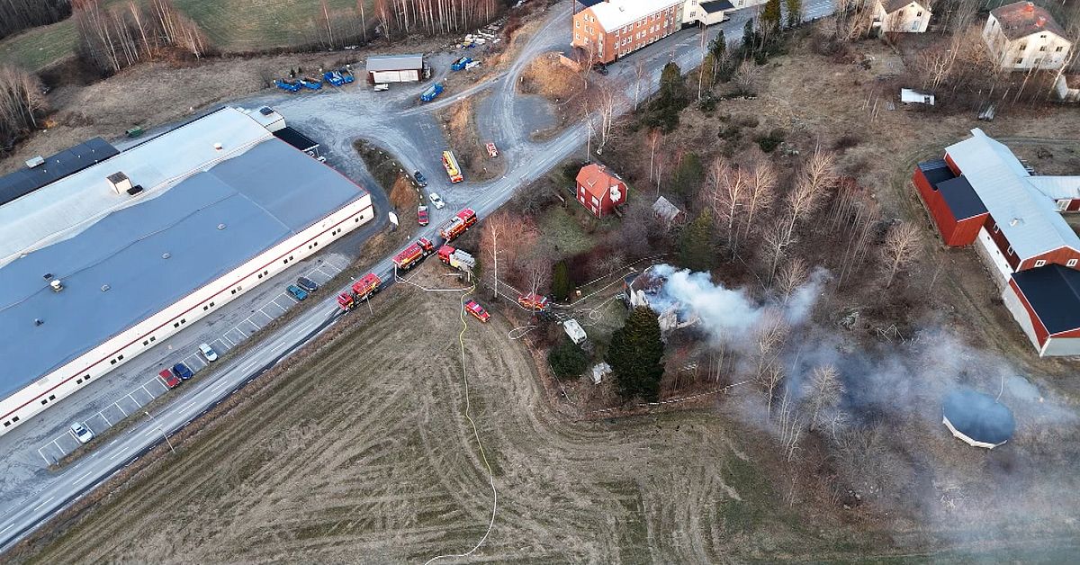 Misst&auml;nkte m&ouml;rdaren ringde 112 timmar innan branden i Mj&auml;llom