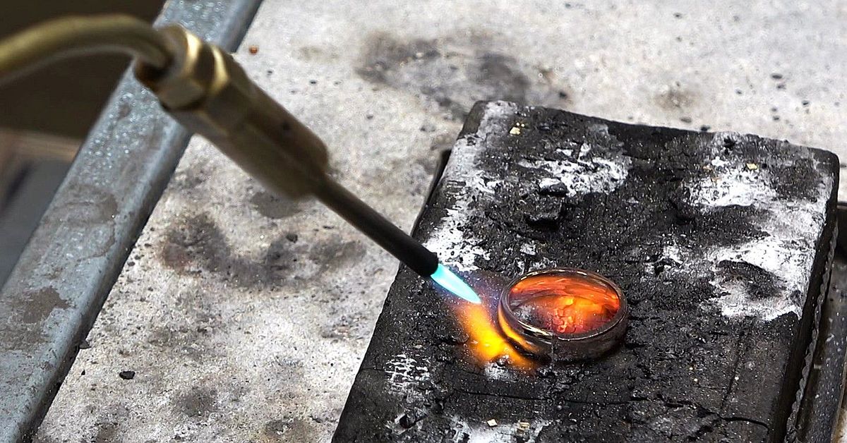 Guldpriset sjunker kraftigt &ndash; Nyk&ouml;pingsjuveleraren: &rdquo;Ovanligt&rdquo;