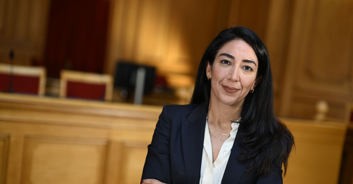 S möblerar om i toppen inför valet