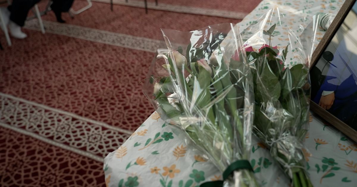 Hundratals deltog i minnesstund för 15-åringen i Uppsala moské