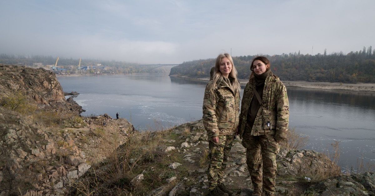 Ukrainas nya armé lockar unga att strida