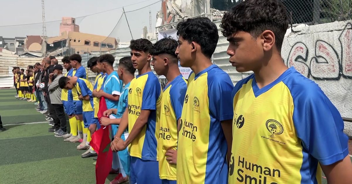 Fotbollen tillbaka i Gazas ruiner