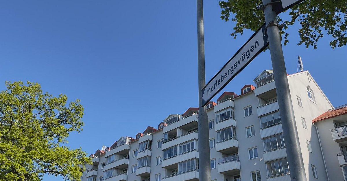 Tonårsflickor attackerade av okänd man – en förd till sjukhus | SVT Nyheter