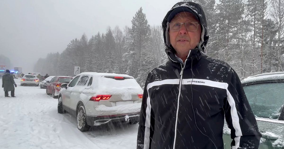 Tiotal fordon i krock utanför Norberg: ”Absolut noll sikt”