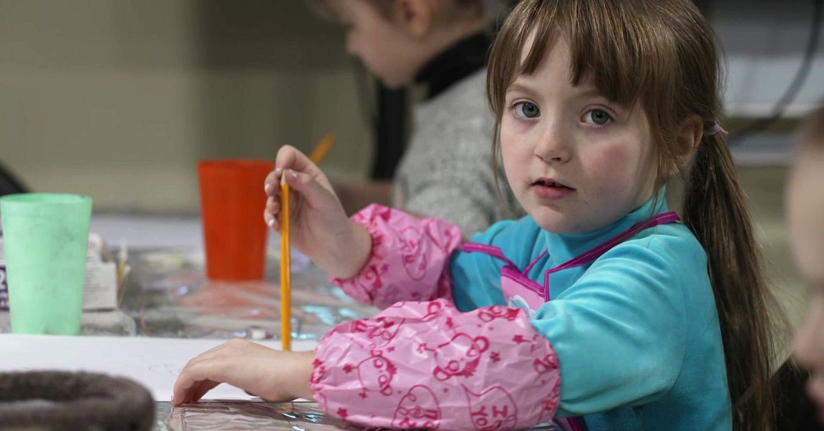 Ukraina: I Cherson lever barnen under jord