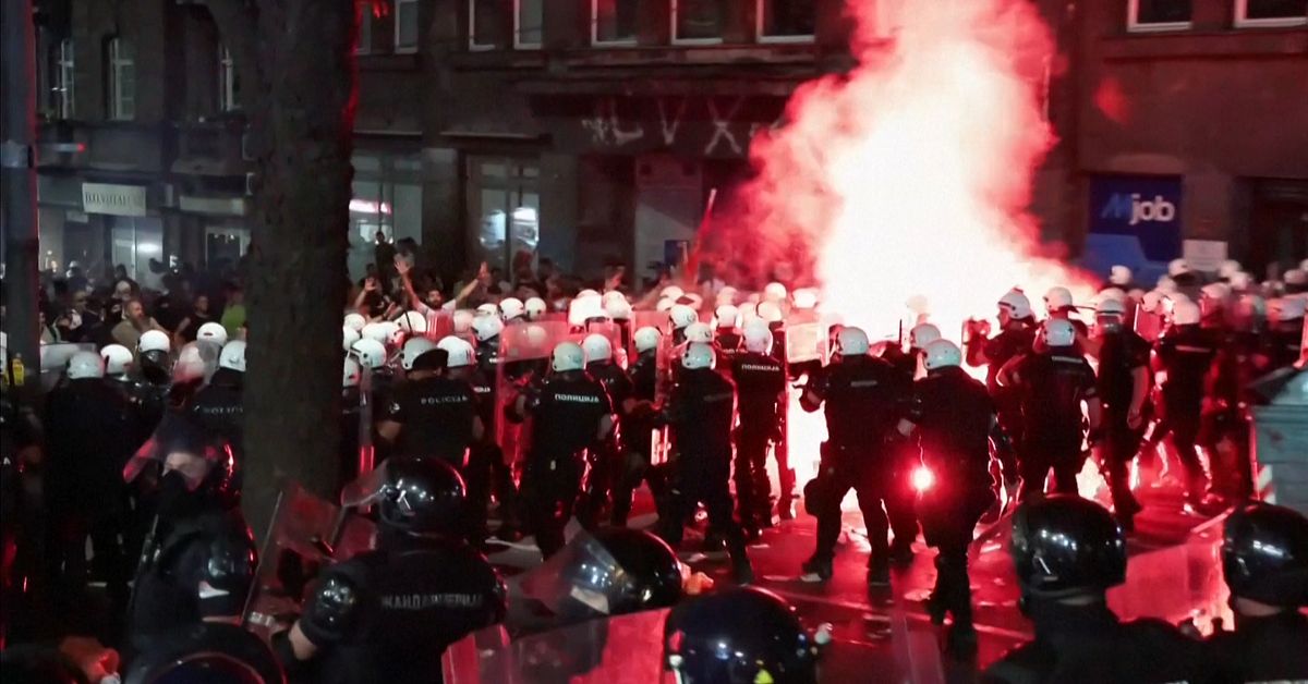 Demonstranter i Serbien kräver nyval och presidentens avgång