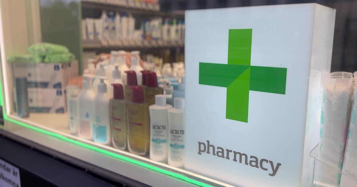 Tv&aring; apotek i misst&auml;nkta bedr&auml;gerih&auml;rvan st&auml;ngs med omedelbar verkan