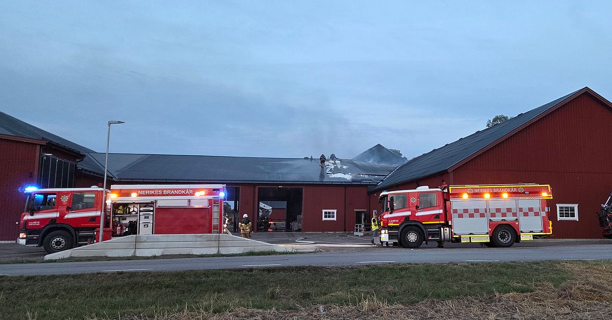 Kraftig brand utanf&ouml;r Fjugesta &ndash; 15 enheter larmade till platsen