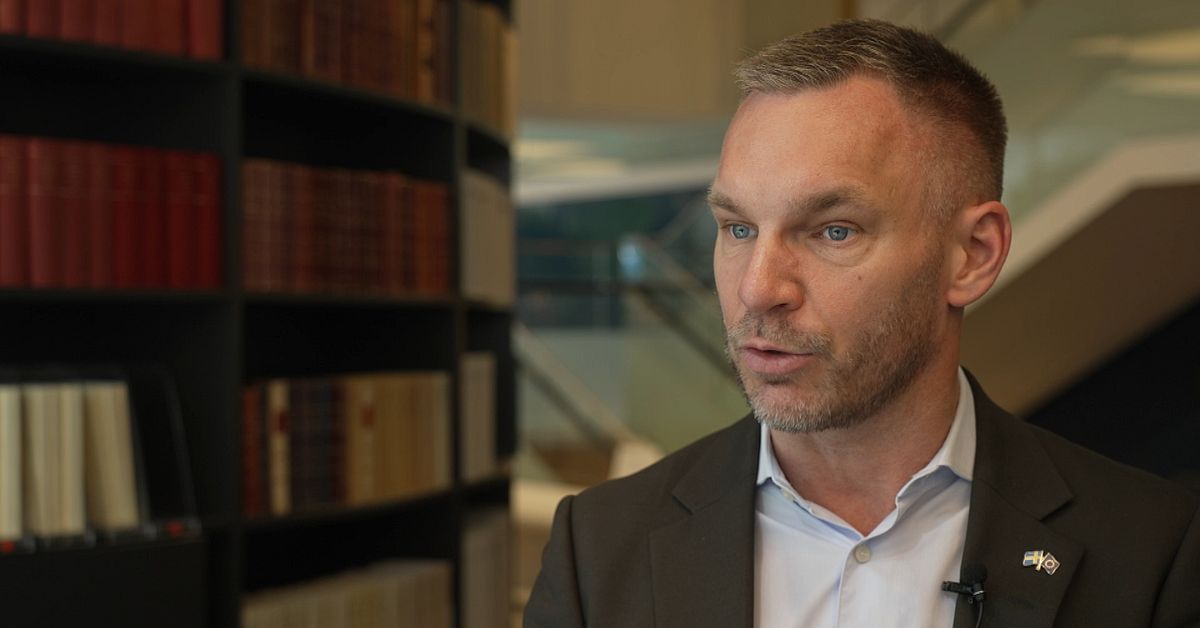 Trots regeringens löfte om färre myndigheter – fler arbetar i staten