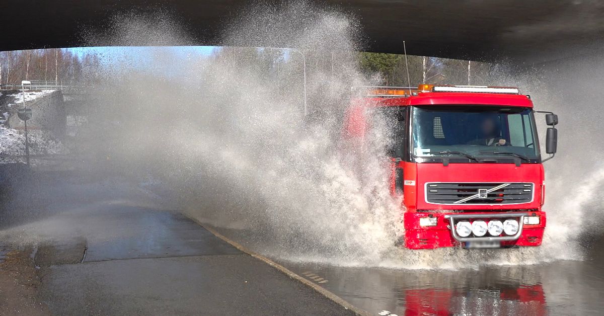 V&aring;rfloden f&aring;r v&auml;gen i Antn&auml;s att sv&auml;mma &ouml;ver