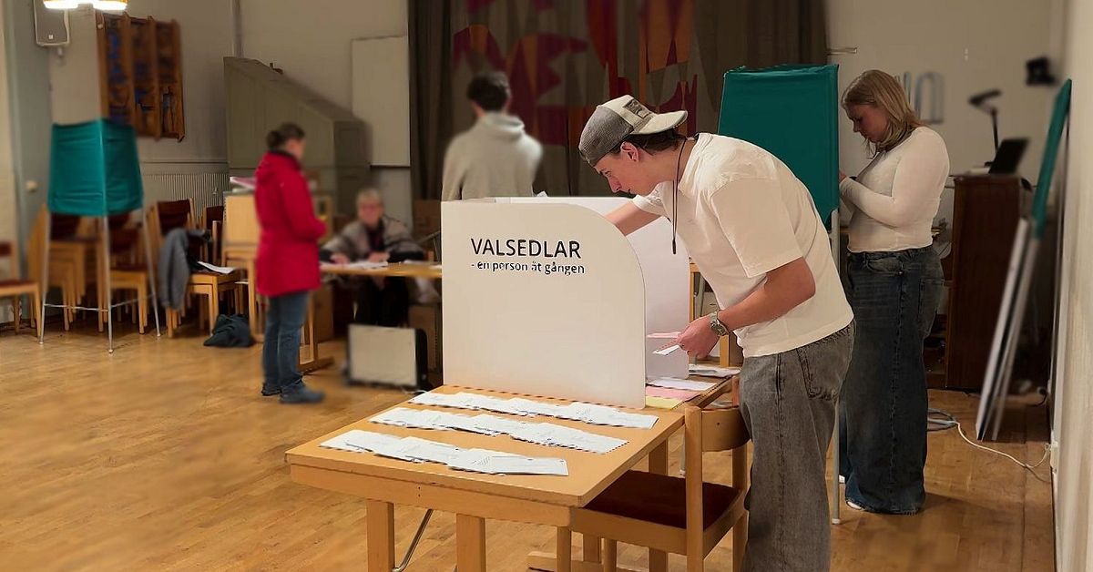 De vill få fler unga att rösta – gick tillsammans till vallokalen i Falun: ”Vi är framtiden”