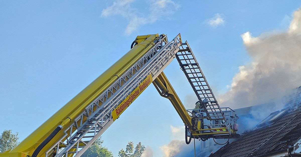 Fullt utvecklad brand i radhus i Sundsvall