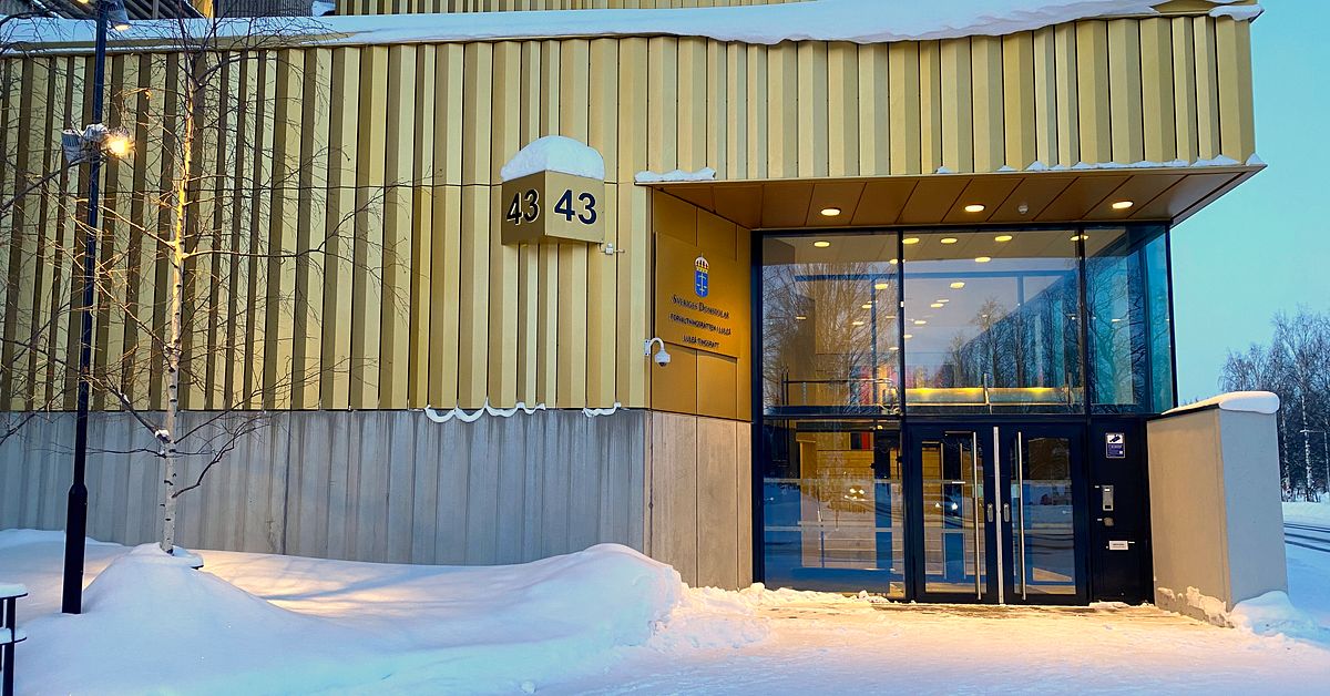 Hotfull man med hammare greps p&aring; flickas begravning &ndash; h&auml;ktas