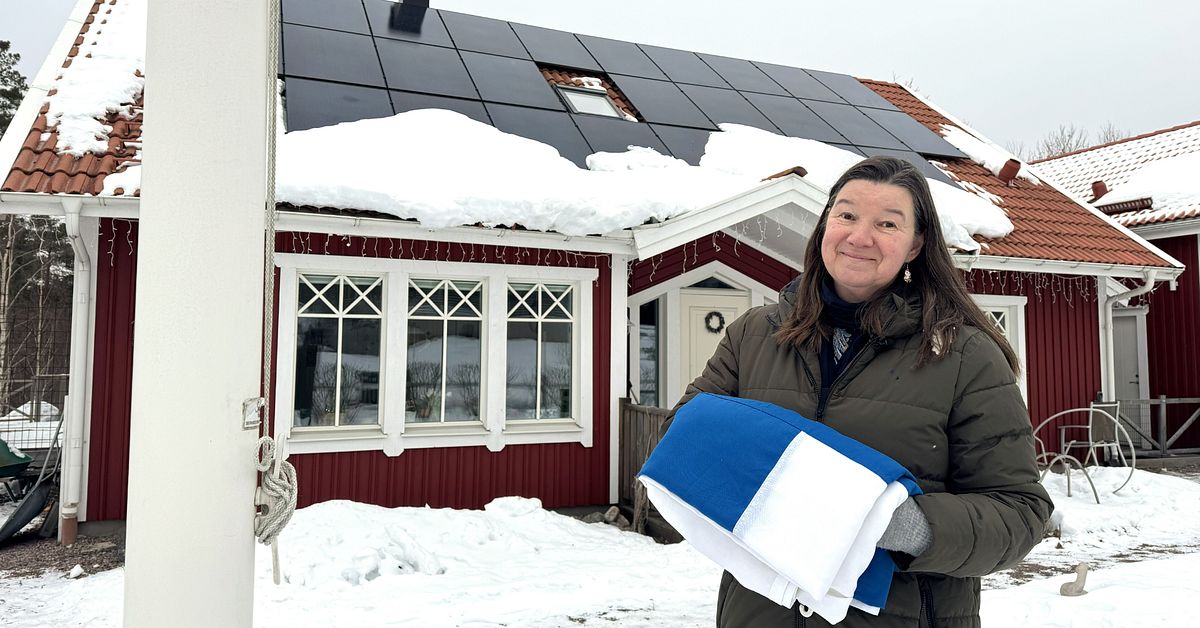 Helena flaggar med finska flaggan &ndash; i Sverige: &rdquo;Finland &auml;r mig k&auml;rt&rdquo;