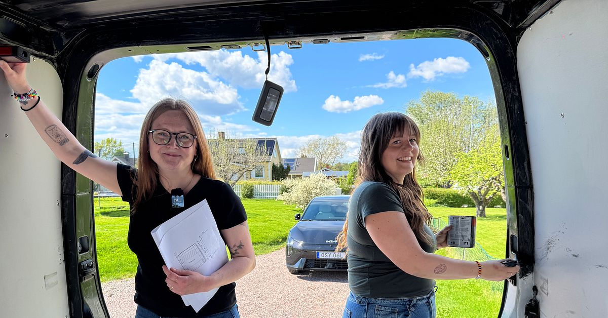 Kompisarna förverkligar dröm – gör om gammal skåpbil till rullande bokhandel