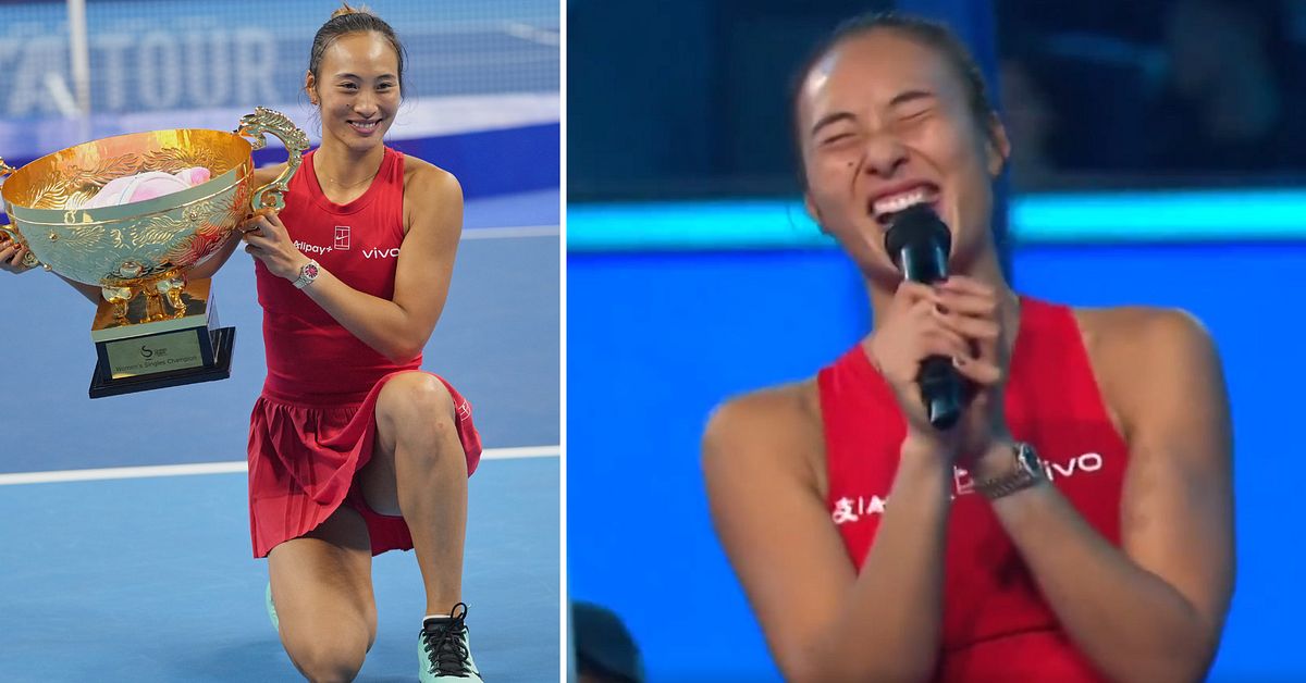 Zheng Qinwen sj&ouml;ng f&ouml;r fansen efter f&ouml;rsta titeln p&aring; tv&aring; &aring;r: &rdquo;Ett tufft &aring;r&rdquo;