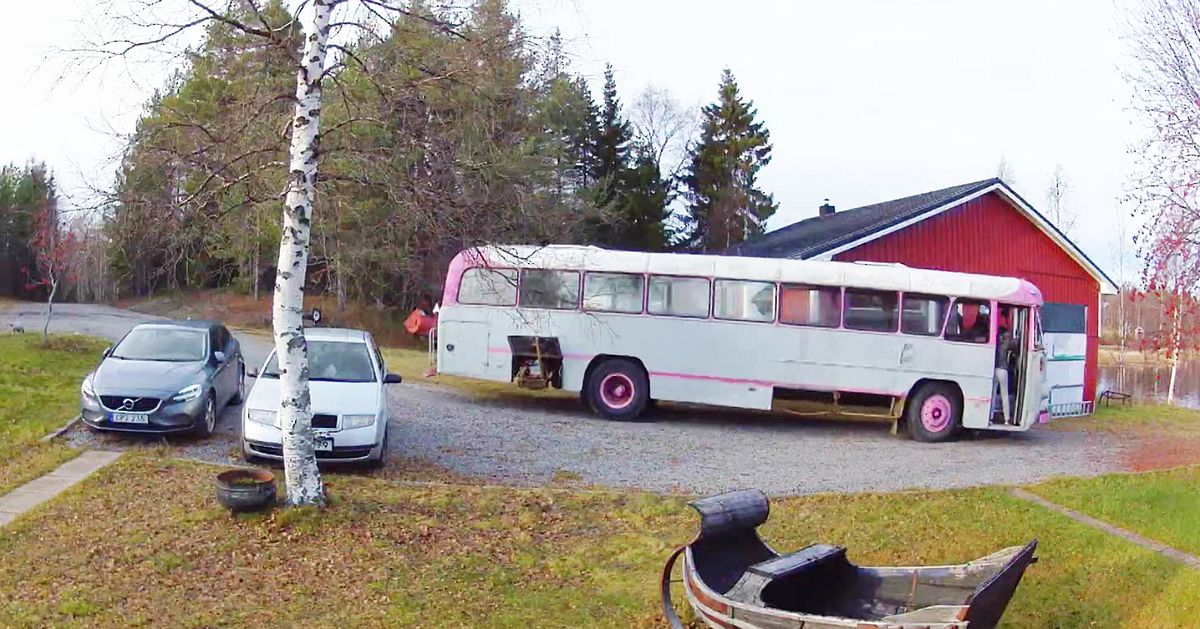 Erika i Kalix har gett 60-&aring;riga  skolbussen Berta nytt liv