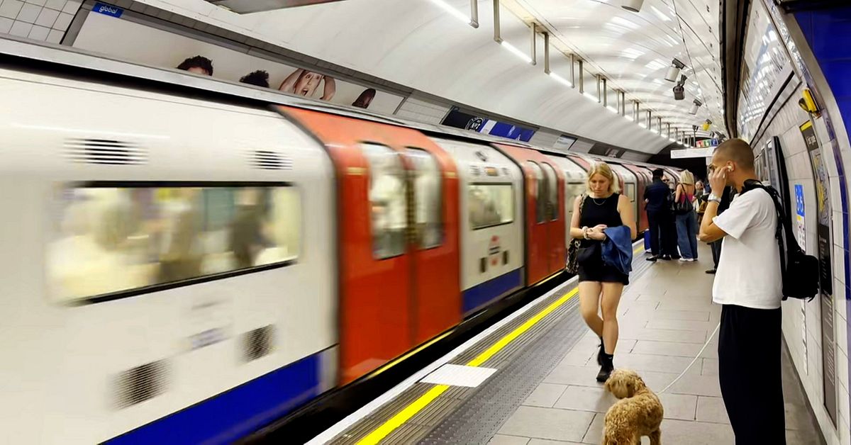 Uppmaningen i Londons tunnelbana: Använd hörlurar