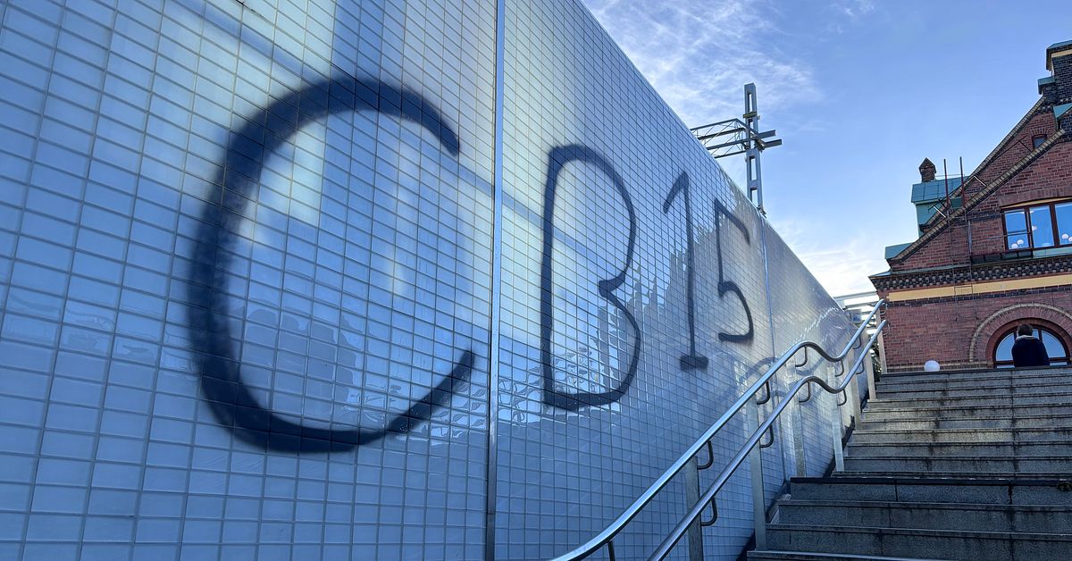 Klotter i Sara Lidman-tunneln &ndash; polis utreder skadeg&ouml;relse
