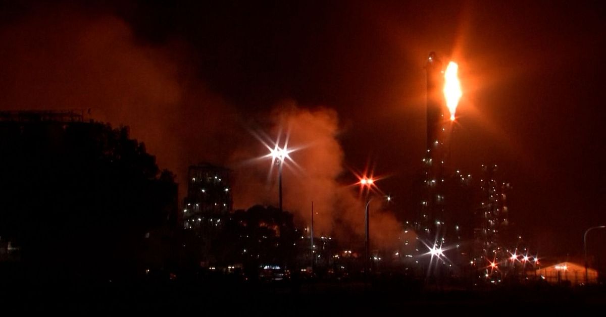 Storbrand p&aring; raffinaderi i Australien: &rdquo;Inte bra tajming&rdquo;