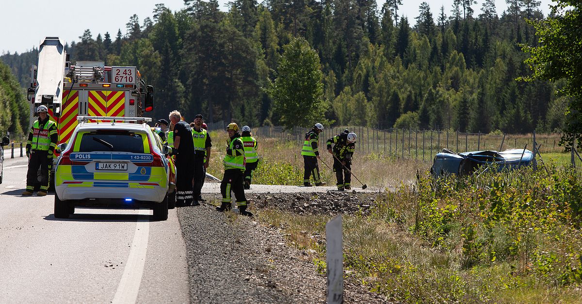 Man i 20-årsåldern allvarligt skadad efter krasch utanför Aneby