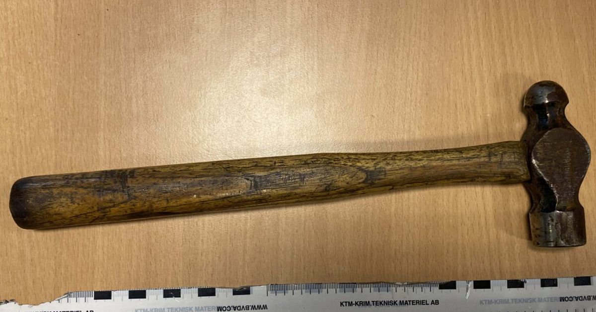 Hammarmannen &aring;talas &ndash; gick bev&auml;pnad p&aring; flickas begravning