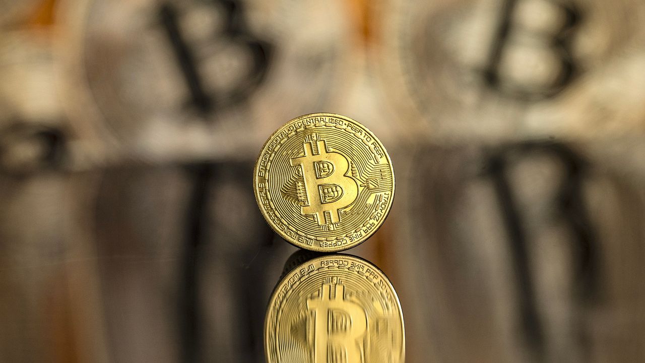 Bitcoin når ny rekordnivå | SVT Nyheter