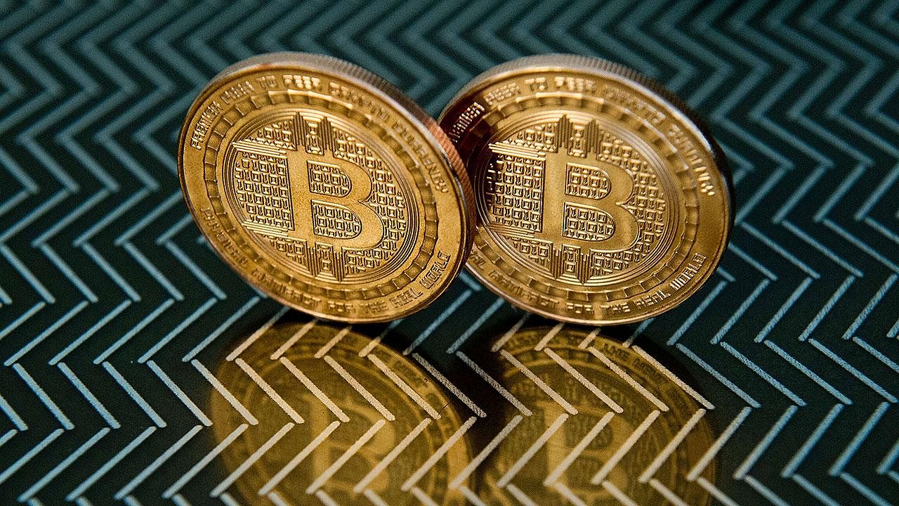Brottspengar omvandlas till Bitcoin | SVT Nyheter