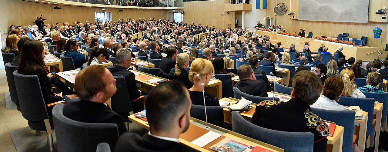 Riksdagsledamöter samlade i riksdagens plenisal vid riksmötets öppnande 2018.