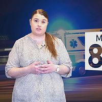 Reporter Emma Johansson har en bild på en ambulans som bakgrund och bredvid sig texten ”målsättning 80 %”