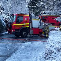 En bild på en brandbil från branden i Kungsbacka