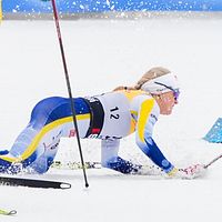 Frida Karlsson ramlade och diskades i sprinten