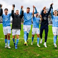 Malmö FF firar efter vinsten mot Halmstad i Svenska cupen och SVT Sports fotbollsexpert Daniel Nannskog