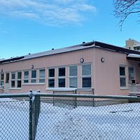 En av Mångårdens förskolor. Rosa byggnad.