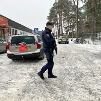 13.35 sänder SVT live om händelseutvecklingen i Karlstad.