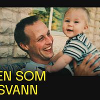 Delad bild. Vänster: Text ”Arven som försvann”. Höger: En vuxen person håller ett barn.