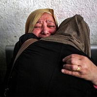 Kvinnor sörjer i Gaza