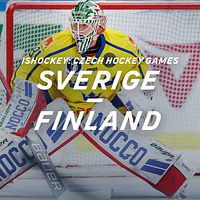 Ishockeymålvakt i svensk landslagsdräkt inför matchen Sverige–Finland.