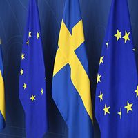 EU-flaggor jämte svenska flaggor. Den 9 juni är det EU-val i Sverige.