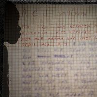 Silhuette av pojke framför handskrivet brev