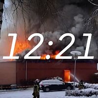 Brandförloppet på ICA Haga i Västerås gick snabbt. Här en bild på när räddningstjänsten försöker släcka branden.