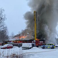 Brand i matbutik i Västerås