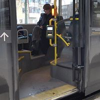 Snart kan man använda alla dörrpar på fler bussar