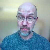 Yksinäisyystutkija Gerhard Andersson, psykologi ja Linköpingin yliopiston professori, silmälasit ja sininen villapaita