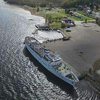 Fartyget Baltic Star ligger vid kaj i Lunde hamn.