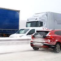 Stillastående trafik norrgående E4 med många stillastående långtradare en också räddningstjänst.